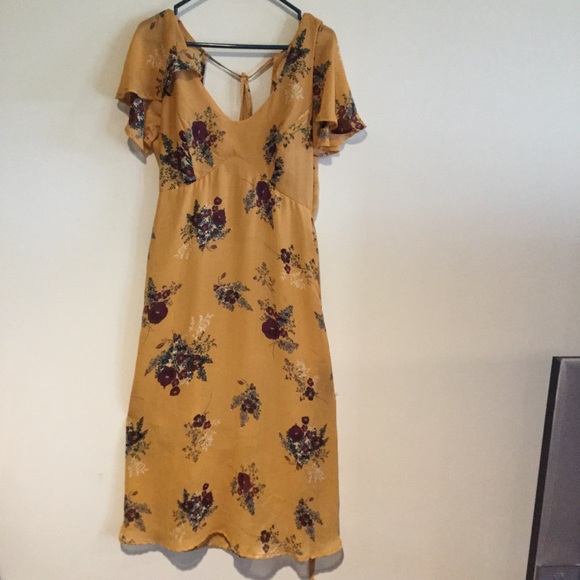 Gorgeous Floral Dress - Picture 2 of 7